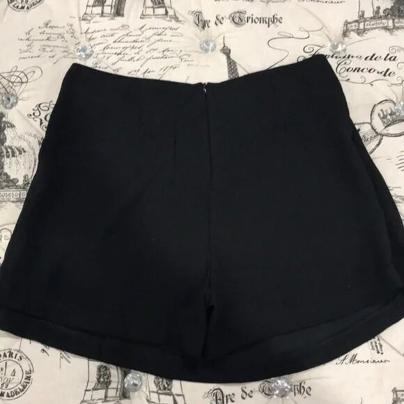 Caara Short - Picture 4 of 5